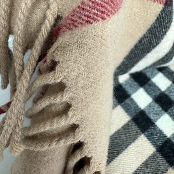 BURBERRY Classic Plaid Poncho - Picture 5 of 7